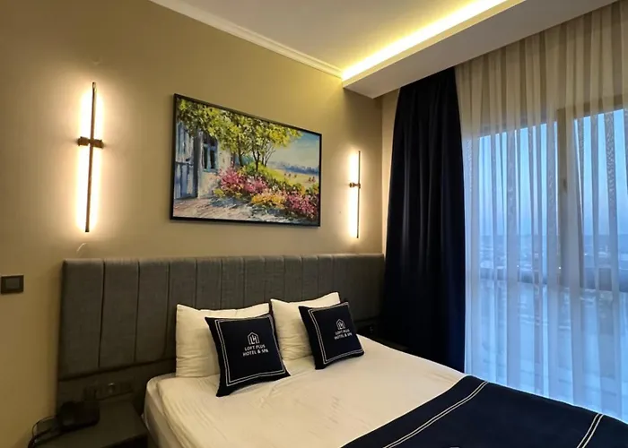 Park Hotel & Private Transportation Istanbul Airport-By Loft
