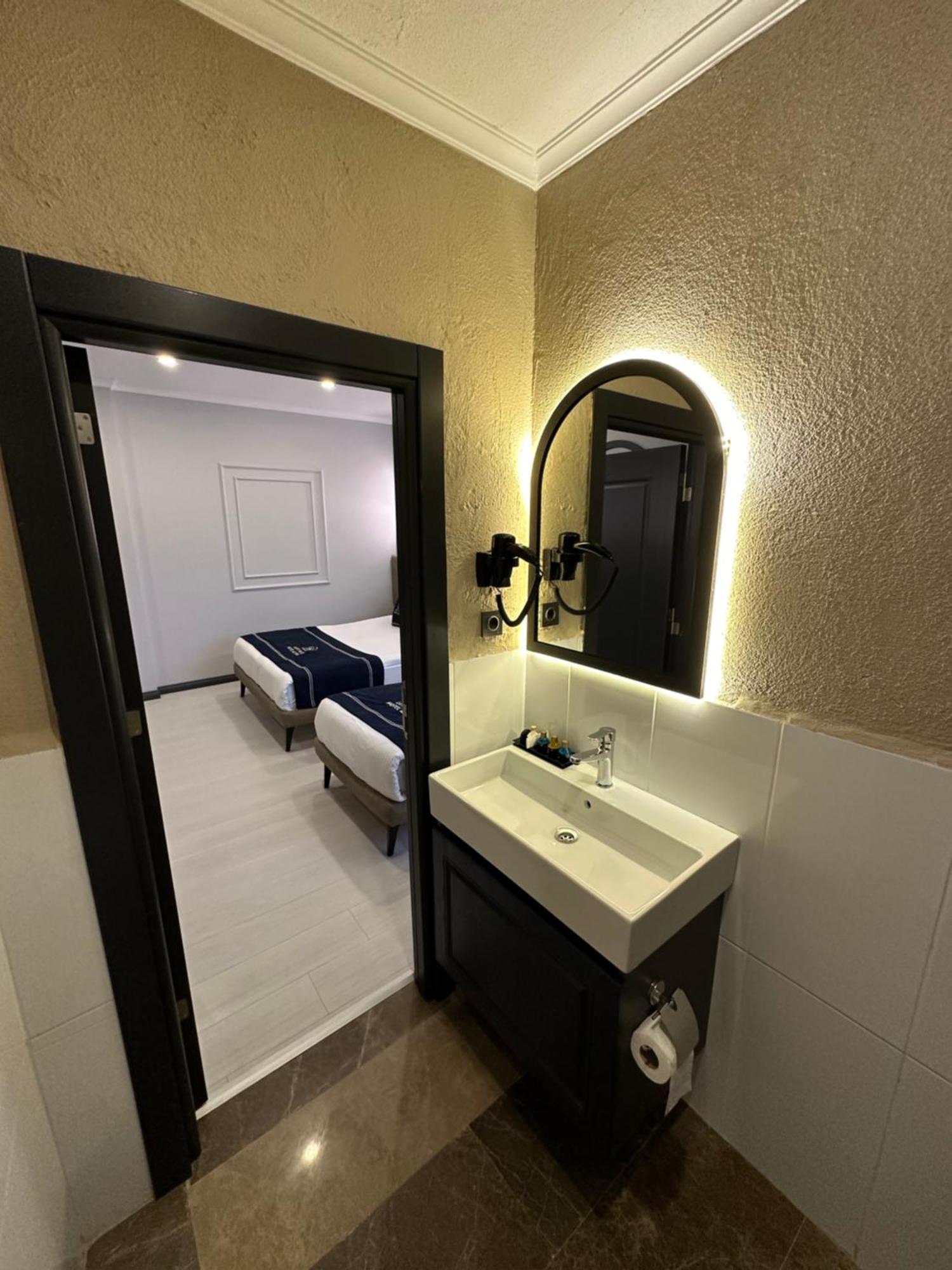 Hotel Park & Private Transportation Istanbul Airport-by Loft